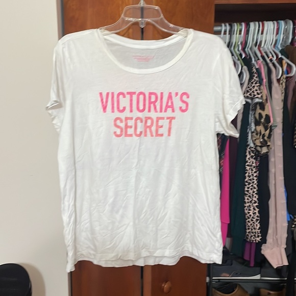 Gently worn xl Victoria’s Secret tshirt top. Super soft. - Picture 2 of 2